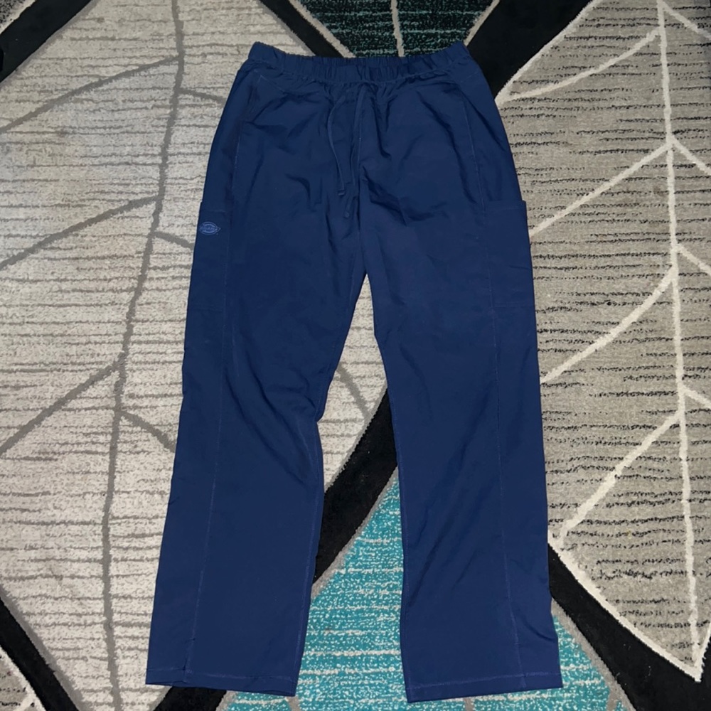 Navy blue 💙 dickies scrub pants